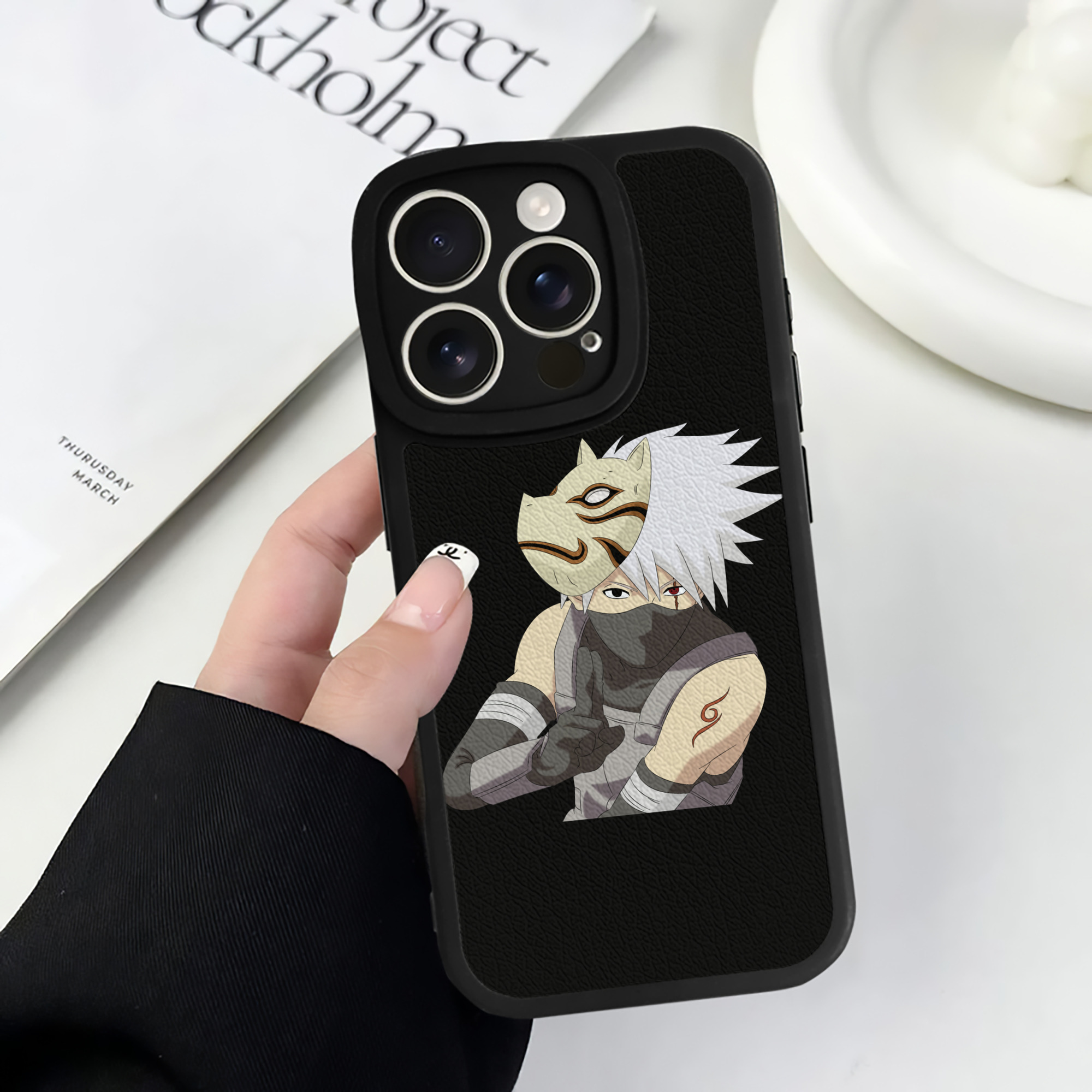 （画像用） NARUTO -ナルト- はたけ カカシ Hatake Kakashi 【iPhone 16シリーズ対応】シリコンスマホケース（レザー調） 材質：シリコン